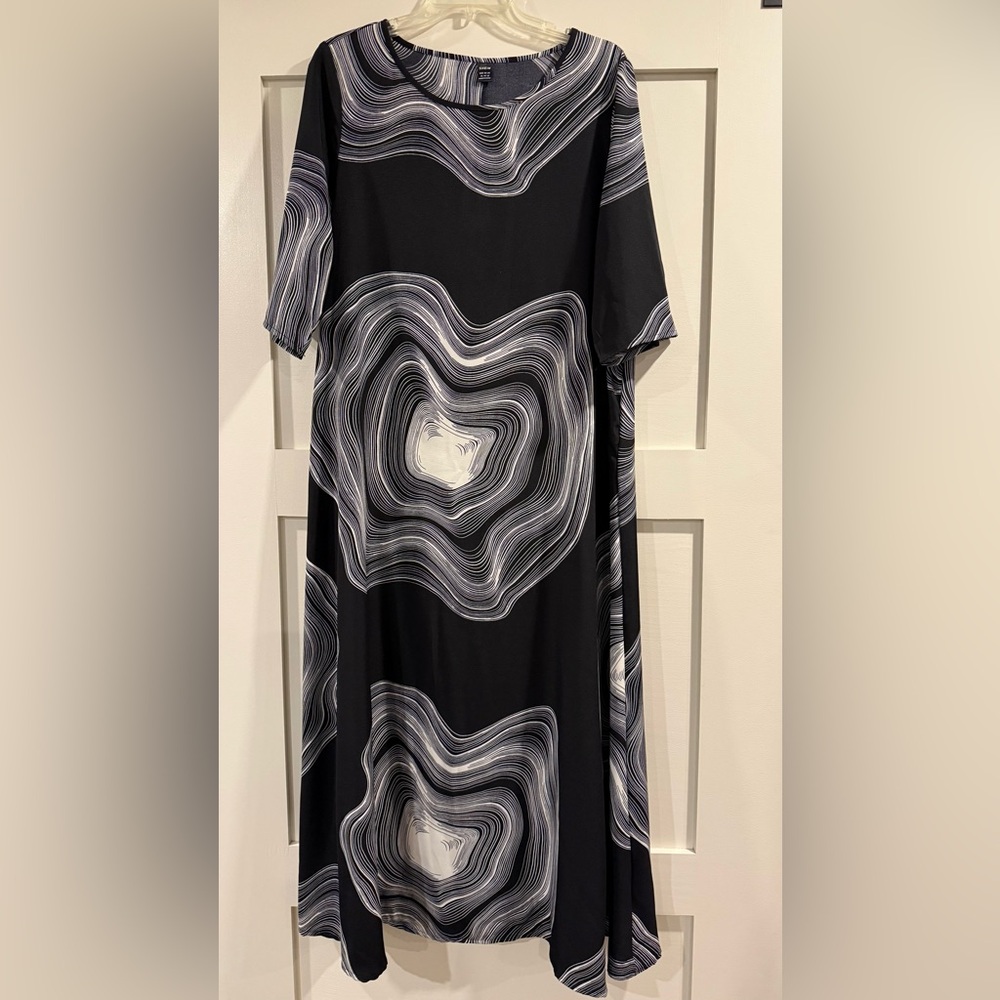 SHEIN Black & White Swirl Print Women’s Dress